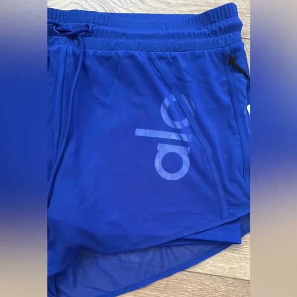 Alo yoga Ambience Shorts - Picture 2 of 7